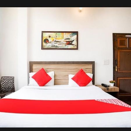 Hotel Surya Inn Yeni Delhi Dış mekan fotoğraf