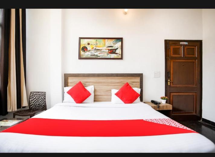 Hotel Surya Inn Yeni Delhi Dış mekan fotoğraf