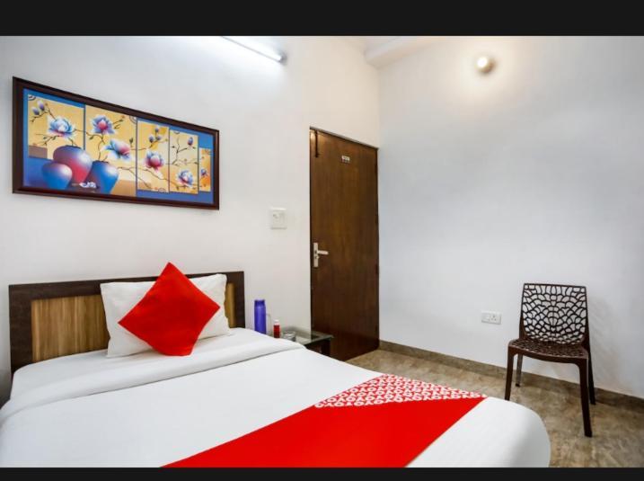 Hotel Surya Inn Yeni Delhi Dış mekan fotoğraf
